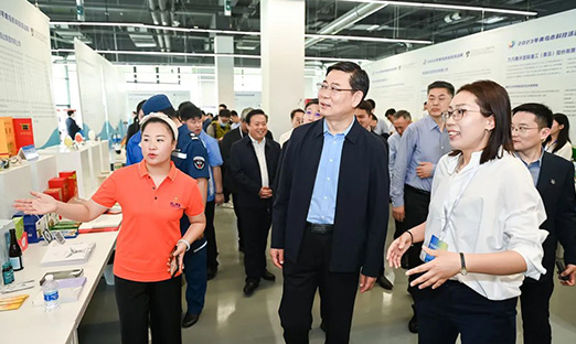 易彩堂集团全新自主研发高新科技设备吸睛青岛市科技活动周
